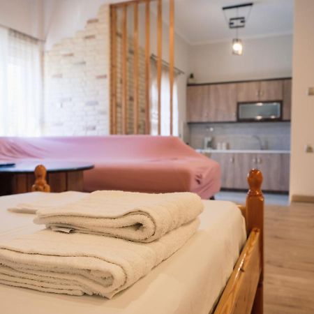 Kellys Cozy One Bedroom House Next To The Beach Ikonomianika Екстериор снимка