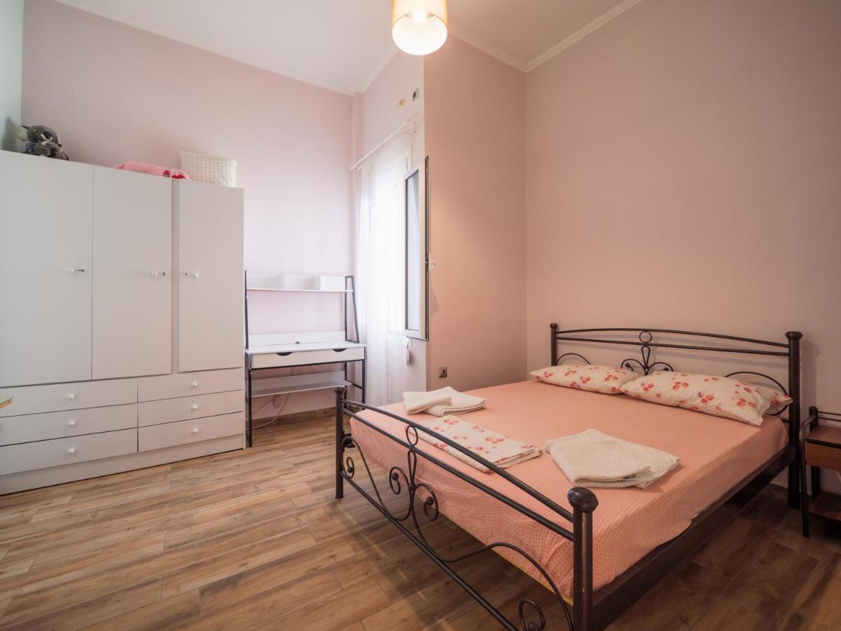 Kellys Cozy One Bedroom House Next To The Beach Ikonomianika Екстериор снимка