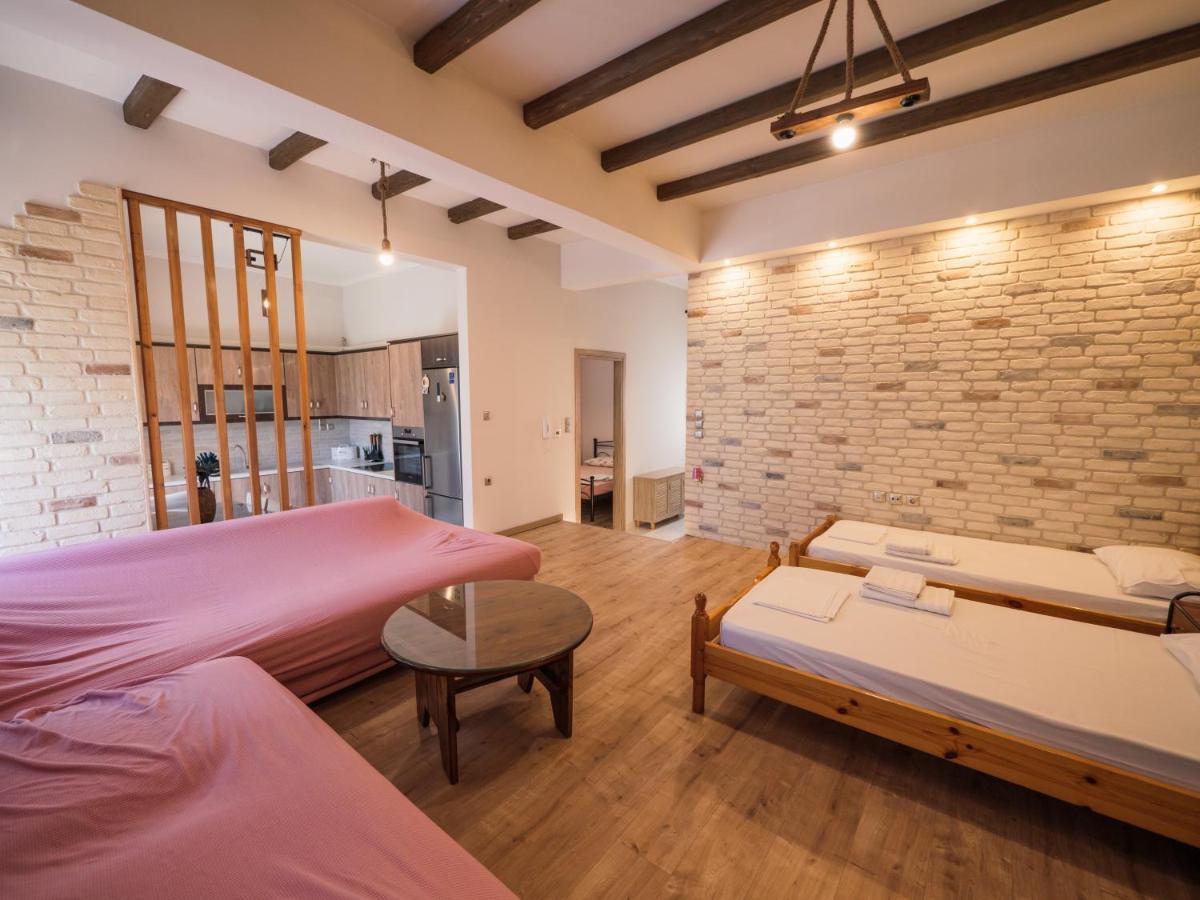 Kellys Cozy One Bedroom House Next To The Beach Ikonomianika Екстериор снимка