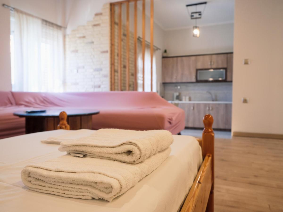Kellys Cozy One Bedroom House Next To The Beach Ikonomianika Екстериор снимка