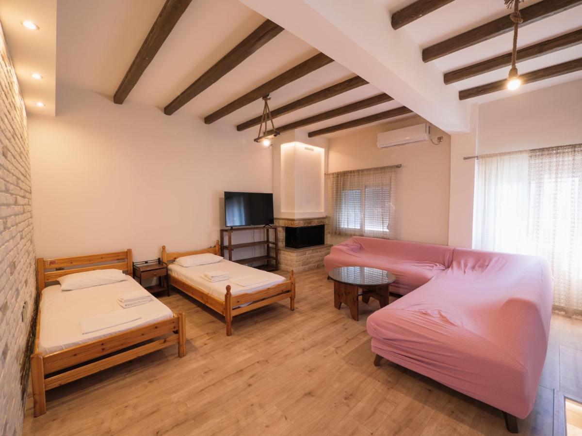 Kellys Cozy One Bedroom House Next To The Beach Ikonomianika Екстериор снимка